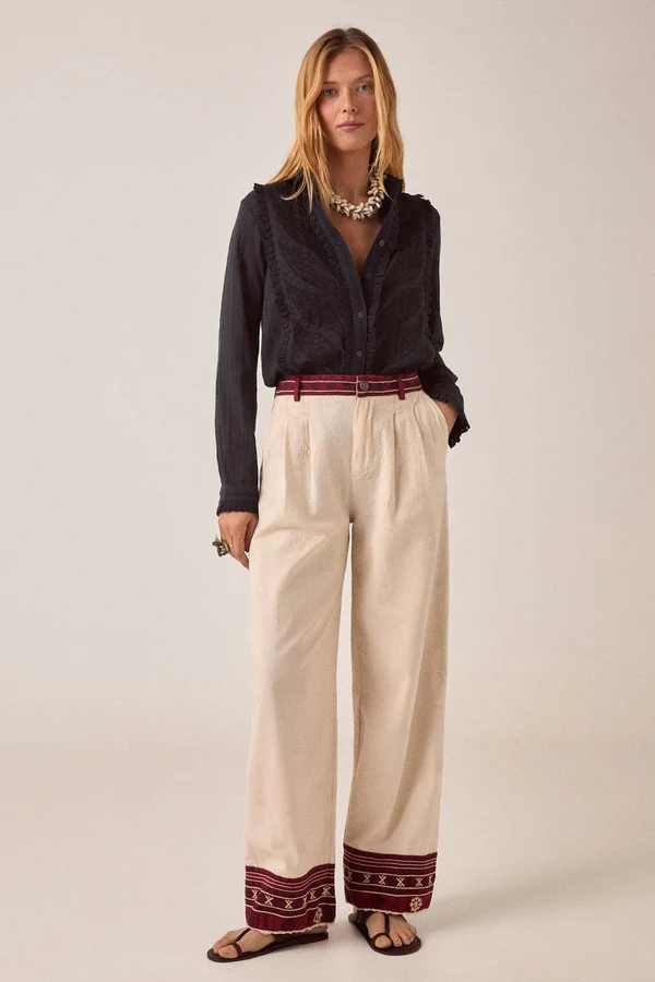 MAISONHOTEL-E-COMMSS26-DAY4_008JAVIERAONYX_GILBERTOBURGUNDY___KRISHNATOBACCO__0984_8ba3538b-7aca-4731-a227-954c09ee9c95